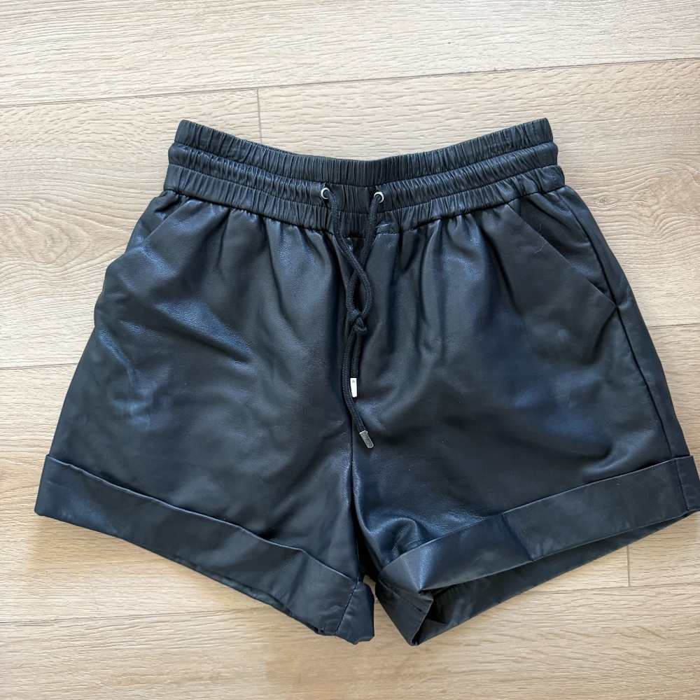 ENA PELLY Leather Shorts